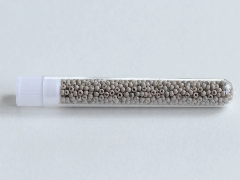 Perles de rocailles en tube - Taupe clair - 2 mm