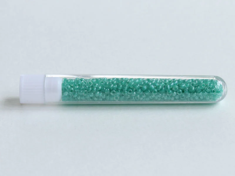 Perles de rocailles en tube - Lustre vert - 2 mm