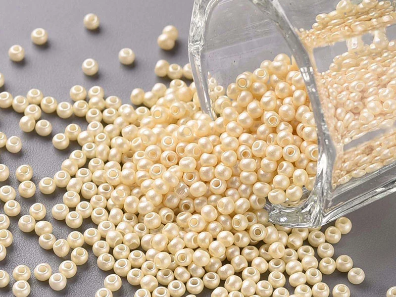 Perles de rocailles en tube - Coquillage beige - 2 mm