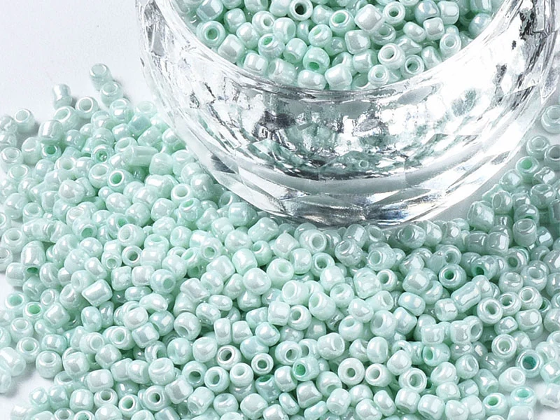 Perles de rocailles en tube - Vert d'eau clair - 2 mm