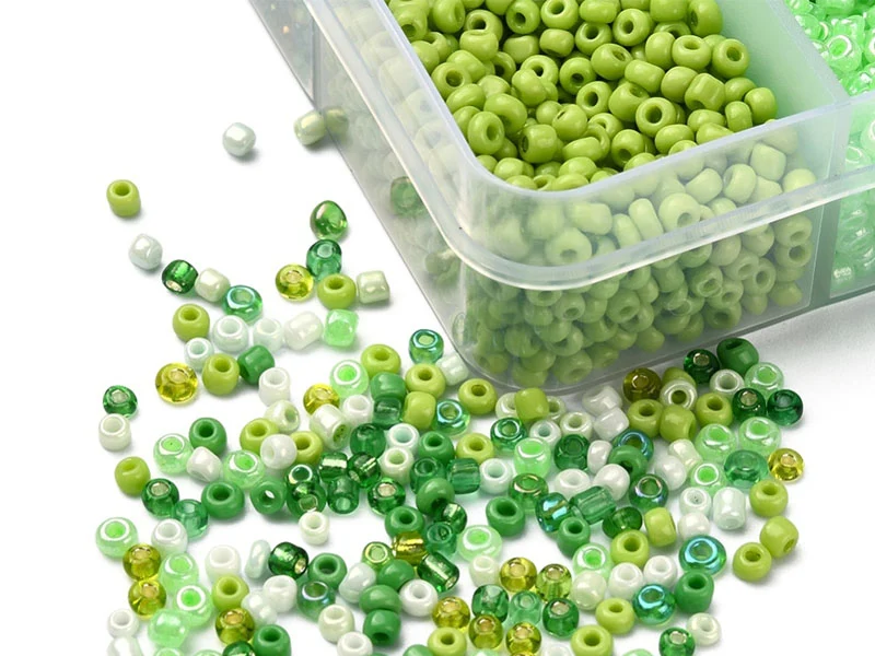 Boite de perles de rocailles - 10 Nuances Vertes- 2,5mm - 8500 pcs