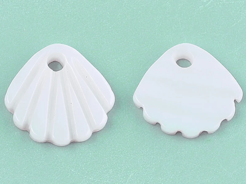 Breloque coquillage en nacre
