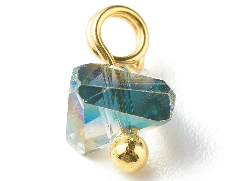 10 pendentifs en verre irisé - forme triangulaire - tons verts - 8 x 6 mm