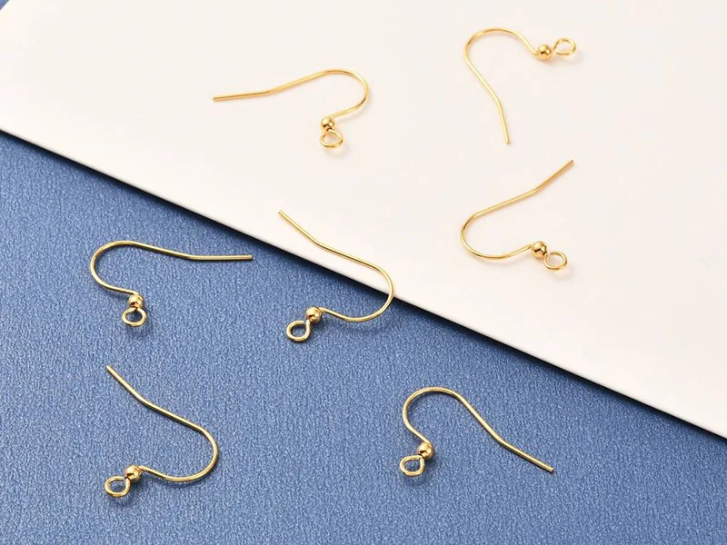 Paire de boucles d'oreilles crochet avec petite perle - doré a l'or fin 18K - 17 x 22 mm