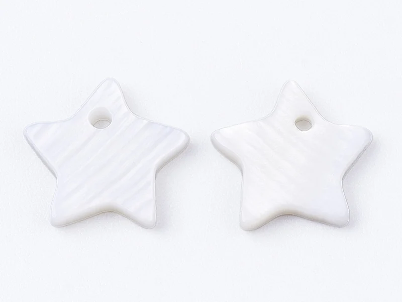 Lot de 10 breloques - étoile - coquillage naturel - 10 mm
