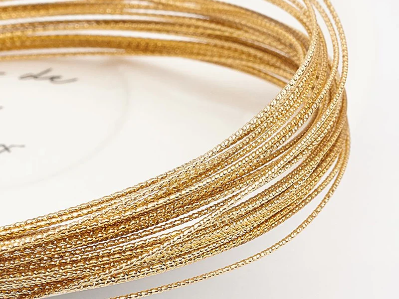 10 mètres de fil de cuivre texturé - doré brillant - 0,8 mm