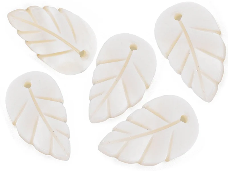 Lot de 5 pendentifs feuille en coquillage nacré - 22 x 12 mm