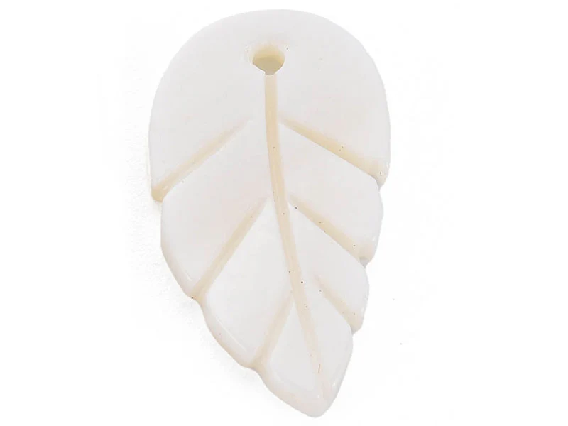 Lot de 5 pendentifs feuille en coquillage nacré - 22 x 12 mm