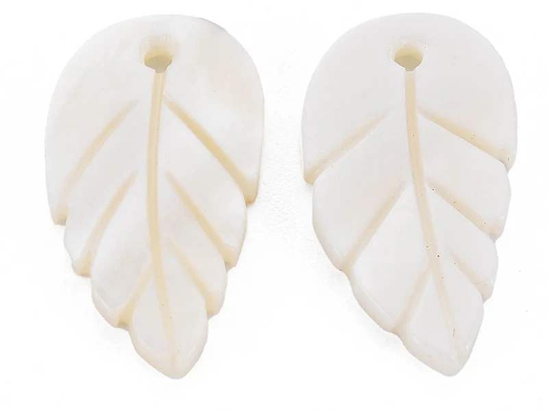 Lot de 5 pendentifs feuille en coquillage nacré - 22 x 12 mm