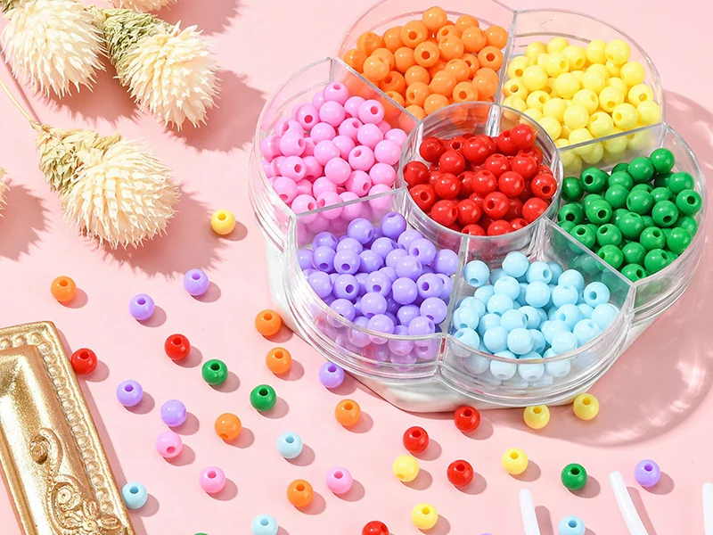 Boîte de 490 perles opaques rondes - 7 couleurs - 6 mm