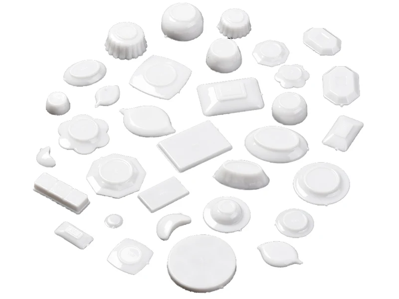 Lot de 33 plats miniatures en plastique