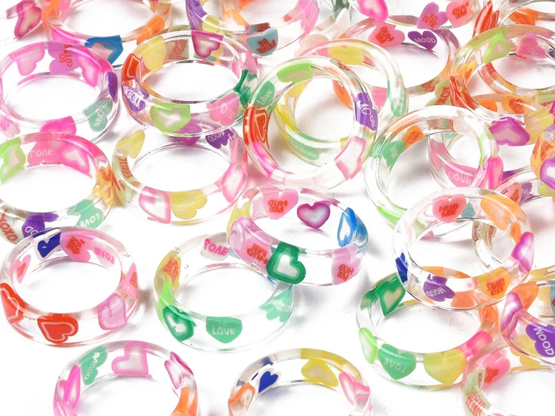 Bague en résine transparente - Coeur multicolore