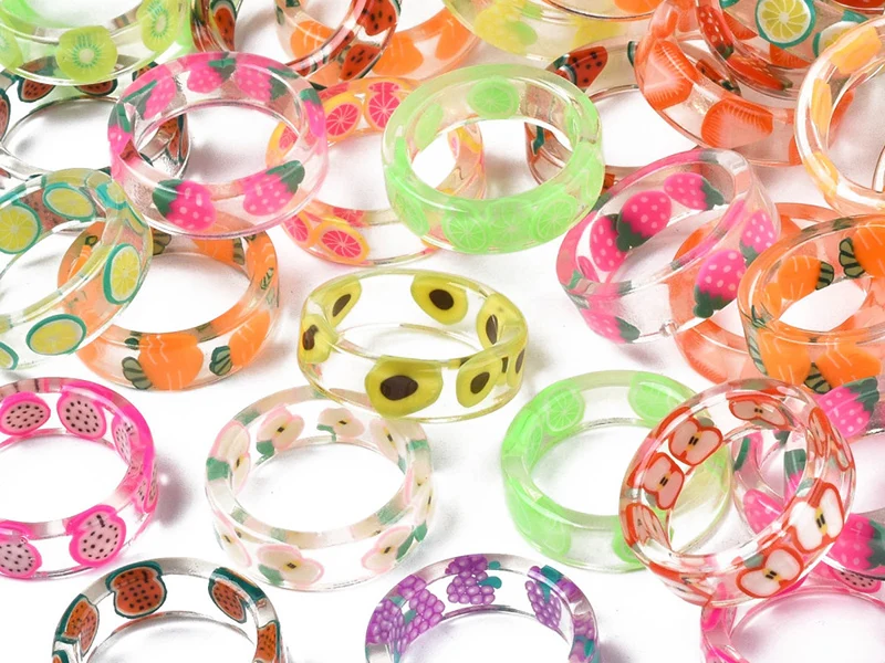Bague en résine transparente - Fruit aléatoire