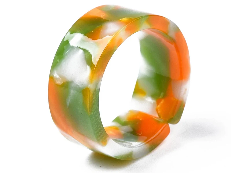 Bague en résine transparente effet écaillé - Couleur aléatoire