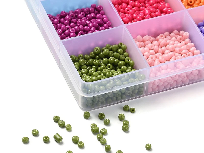 Boite de 15 couleurs variées de perles de rocailles rondes 8/0 - 3mm env.