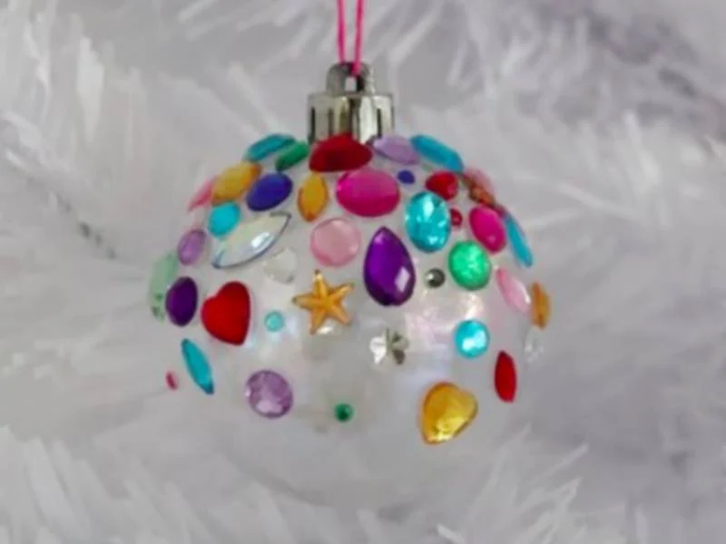 Pot de strass multicolores