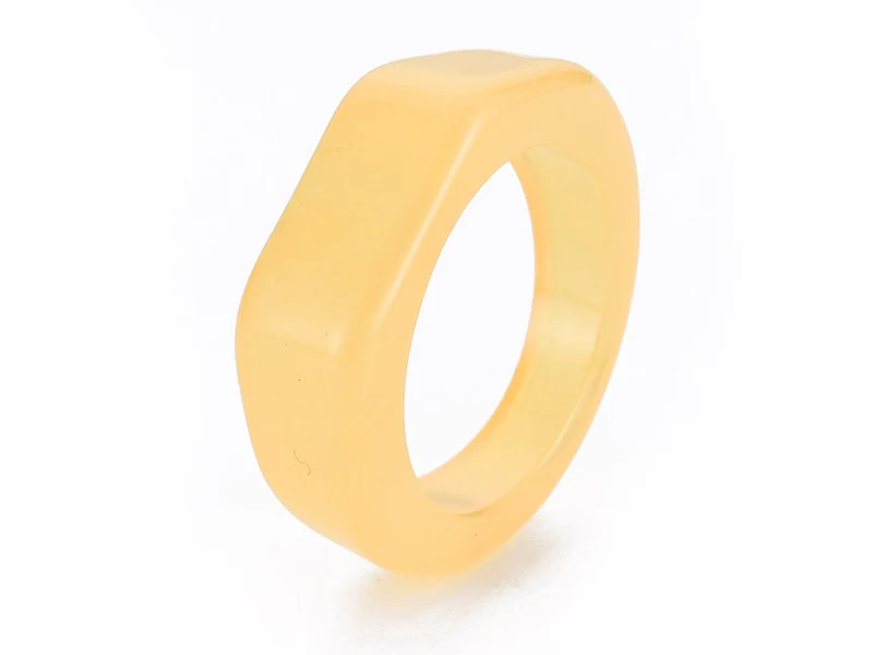 Grosse bague en acrylique transparente - Couleur aléatoire