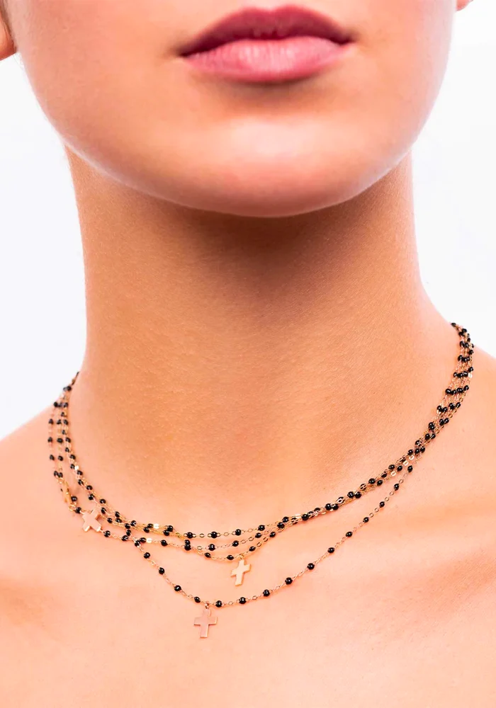 Collier Croix Côté Or Rose Et Résine Noire 42cm