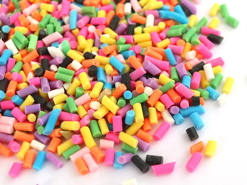 Faux vermicelles couleurs vives pour pâte fimo ou résine.