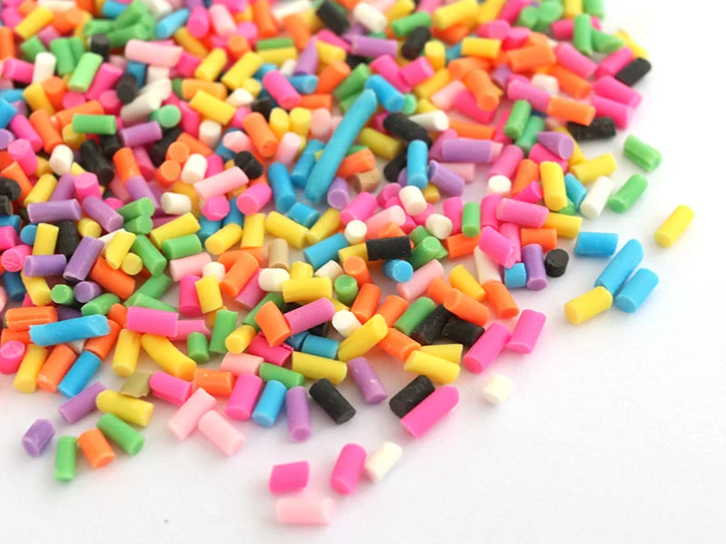 Faux vermicelles couleurs vives pour pâte fimo ou résine.