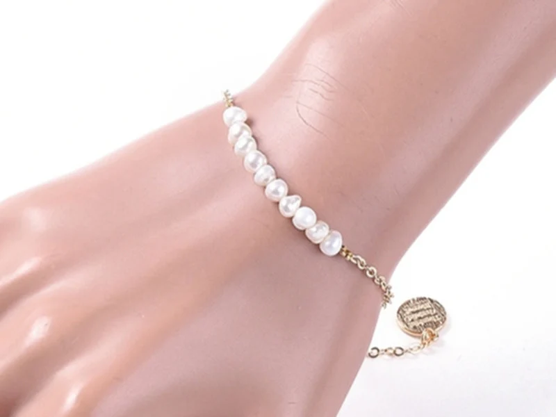Bracelet avec véritables perles de culture et chaine doré à l'or fin 18K