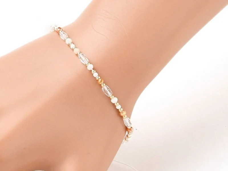 Bracelet fin en perles de verre - rose - taille ajustable