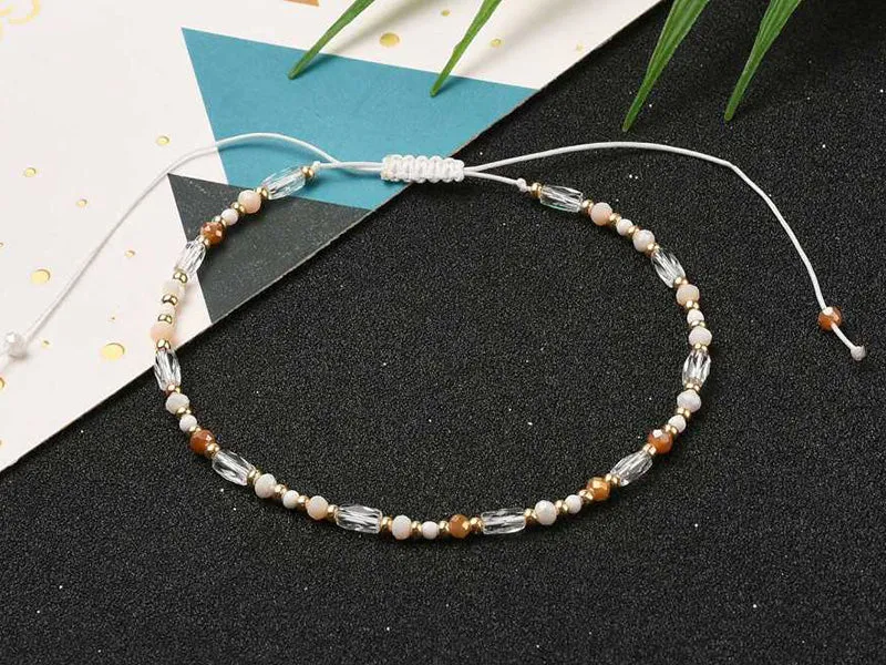 Bracelet fin en perles de verre - rose - taille ajustable