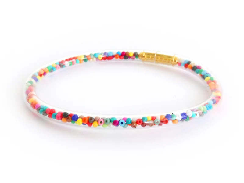 Bracelet jonc bouddhiste fantaisie - inclusion de perles de rocailles multicolores