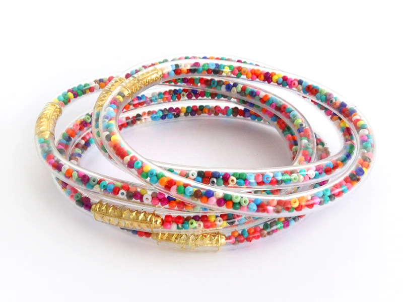 Bracelet jonc bouddhiste fantaisie - inclusion de perles de rocailles multicolores
