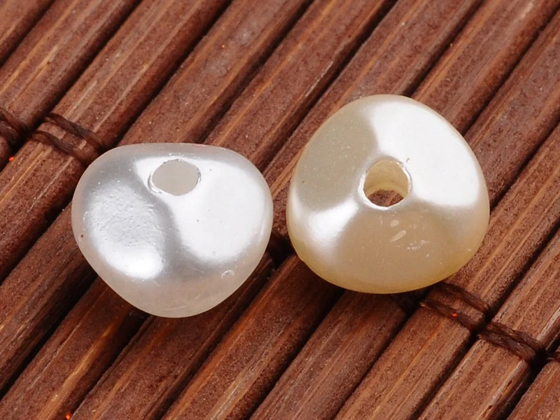 20 perles en plastique imitation perles de culture - forme irrégulière - 8 x 6 mm