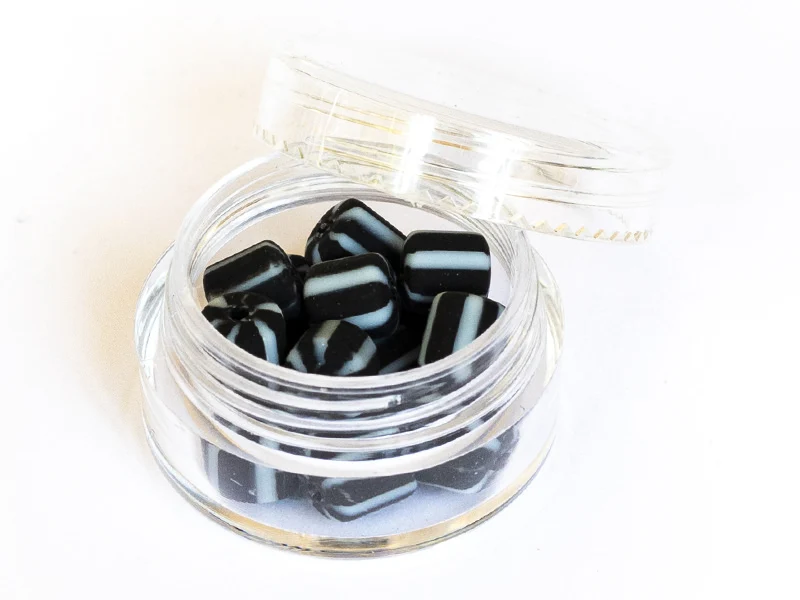 Boite de perles tubes Heishi 6 mm - rayures noir