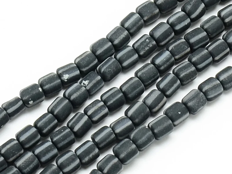 Boite de perles tubes Heishi 6 mm - rayures noir