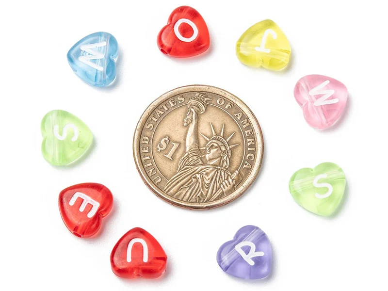 200 perles cœur en plastique - lettres alphabet - 11 mm