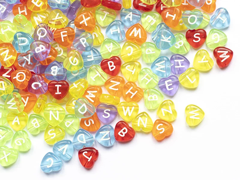 200 perles cœur en plastique - lettres alphabet - 11 mm