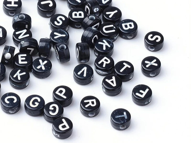 200 perles rondes en plastique - lettres alphabet - noir et blanc - 7 mm