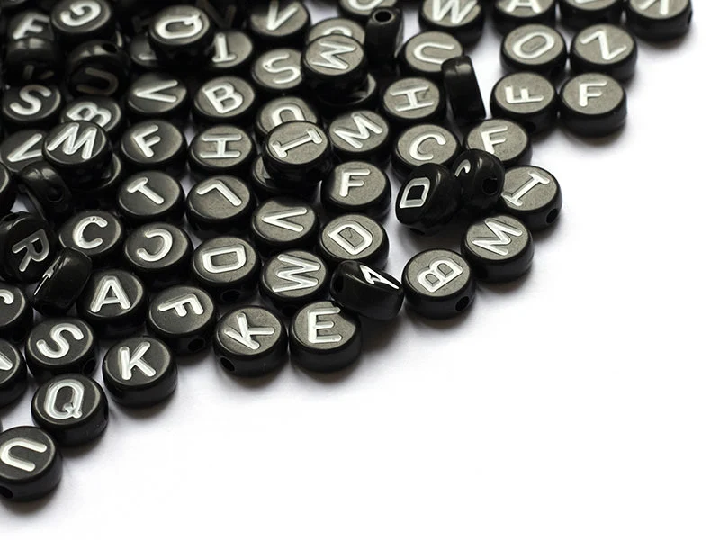 200 perles rondes en plastique - lettres alphabet - noir et blanc - 7 mm
