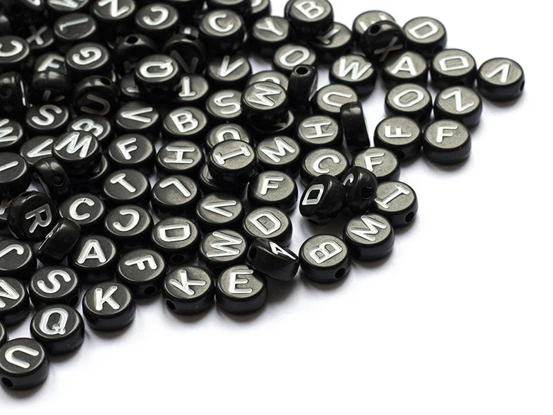 200 perles rondes en plastique - lettres alphabet - noir et blanc - 7 mm