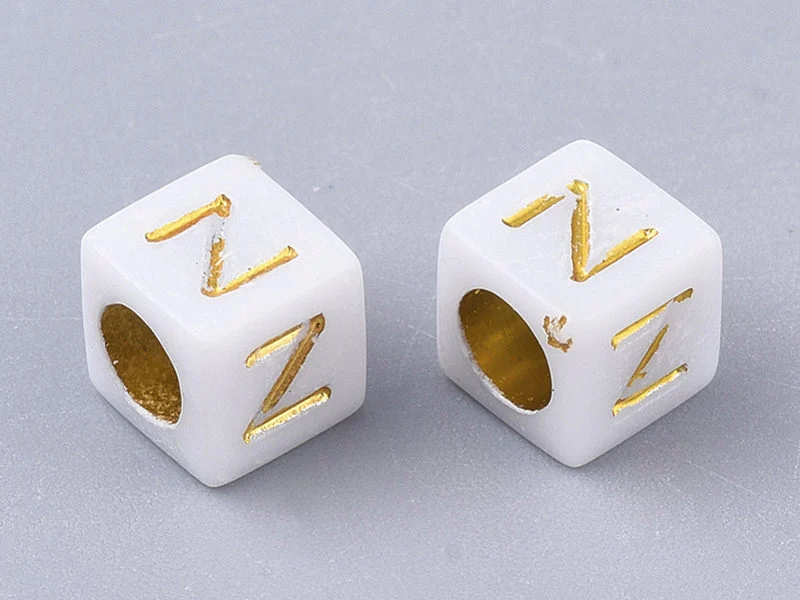 200 mini perles carrées - cubes en plastique - lettres alphabet - blanc et doré - 4,5 mm