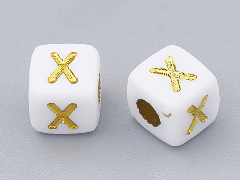 200 mini perles carrées - cubes en plastique - lettres alphabet - blanc et doré - 4,5 mm