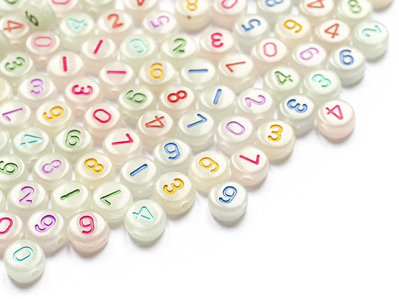 200 perles rondes en plastique - chiffres et numéros - phosphorescent et multicolore - 7 mm