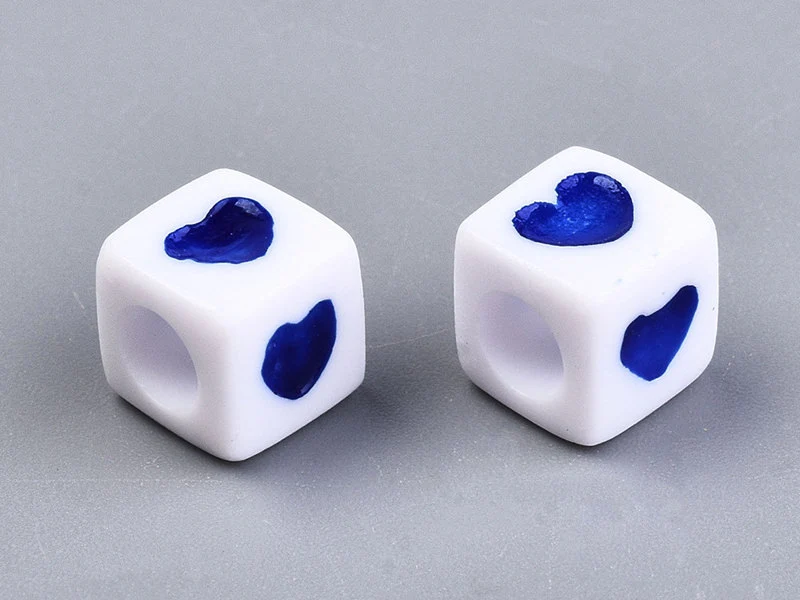 20 perles en plastique cubes symbole coeur - bleu - 7 mm