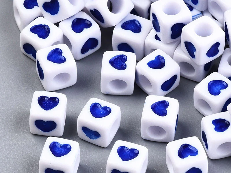 20 perles en plastique cubes symbole coeur - bleu - 7 mm