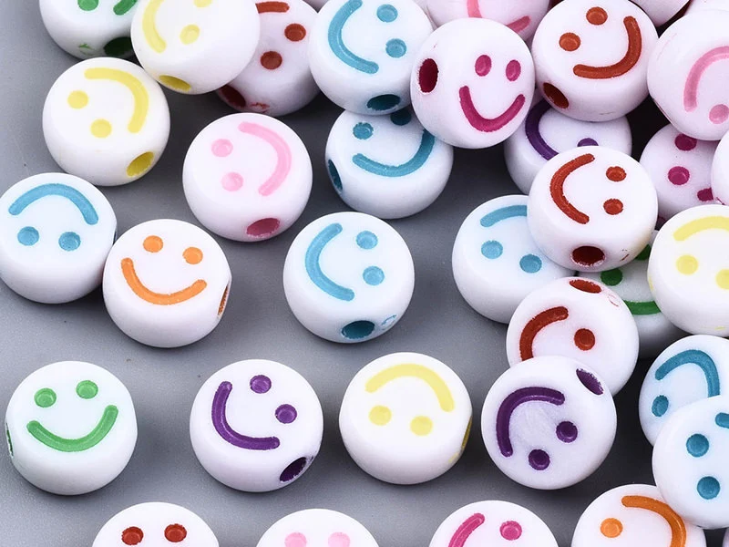 20 perles en plastique rondes symbole sourire - blanc et multicolore - 7 mm