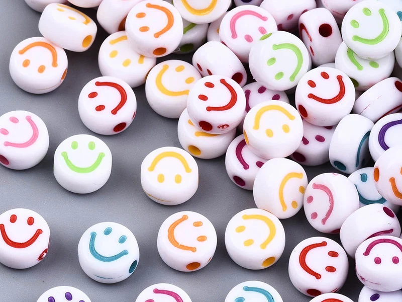 20 perles en plastique rondes symbole sourire - blanc et multicolore - 7 mm
