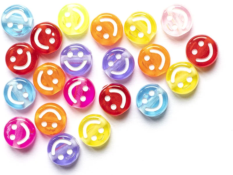20 perles en plastique rondes symbole sourire -multicolore - 10 mm