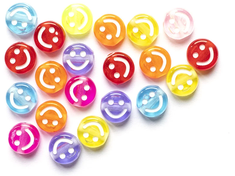 20 perles en plastique rondes symbole sourire -multicolore - 10 mm