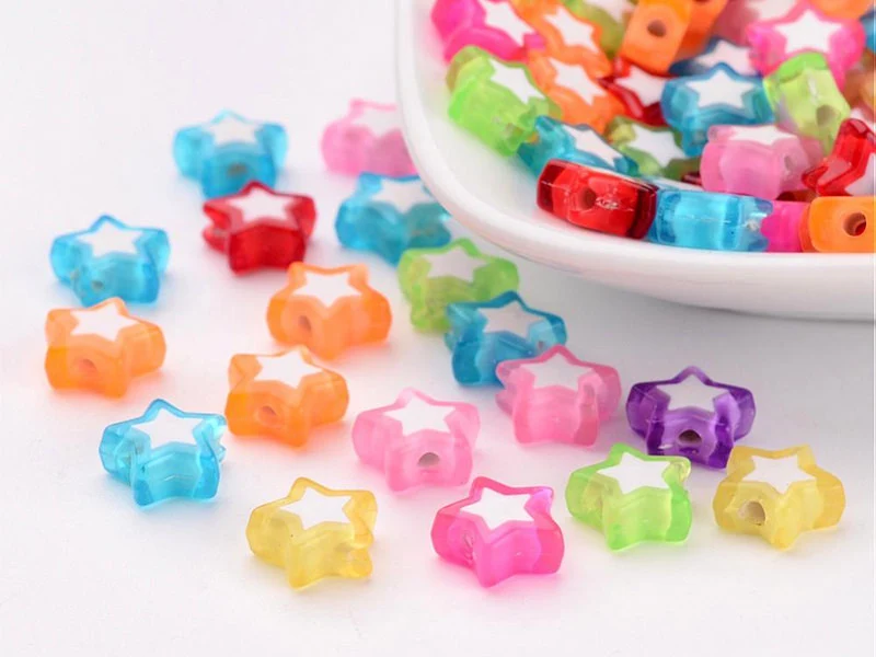 50 perles en plastique étoiles - transparent et blanc - 9x10 mm