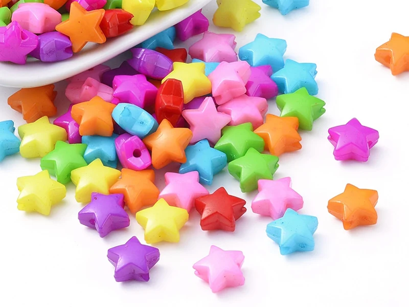 50 perles en plastique - étoiles couleur vive - 12 mm