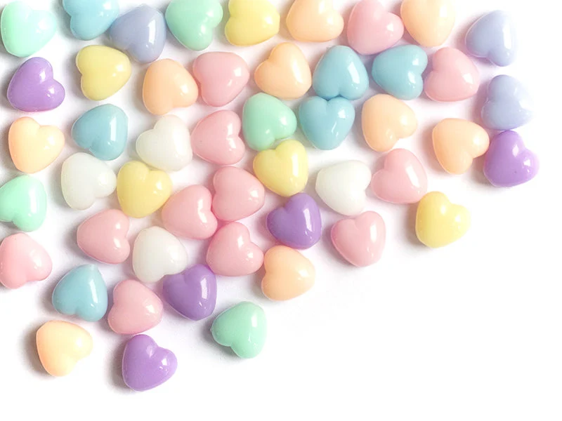 50 mini perles cœur en plastique - pastel - 7 mm