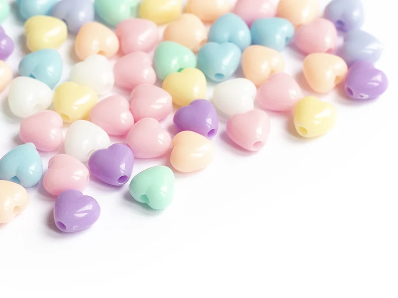50 mini perles cœur en plastique - pastel - 7 mm